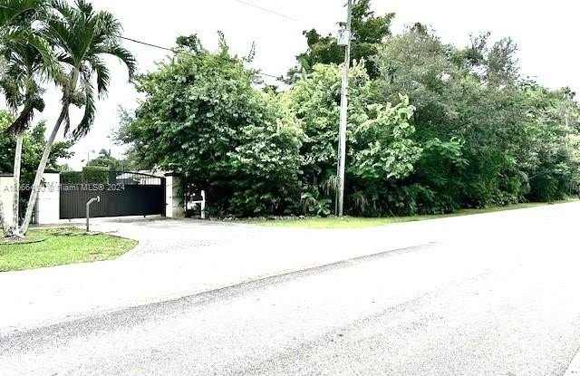 11427 SW 97th Ave - 11427 Southwest 97th Avenue, Kendall, FL 33176