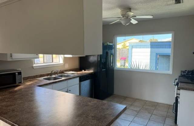3 Bedroom Home with Garage – Panama City, FL Gallery 3