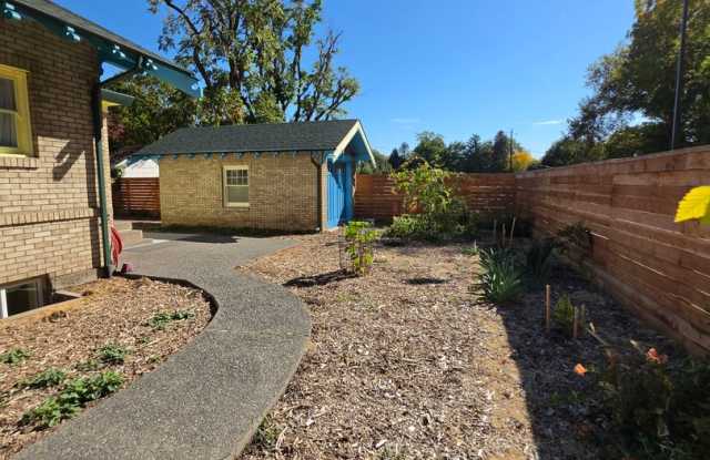 Charming 1930s House with Brand New Remodel Gallery 4