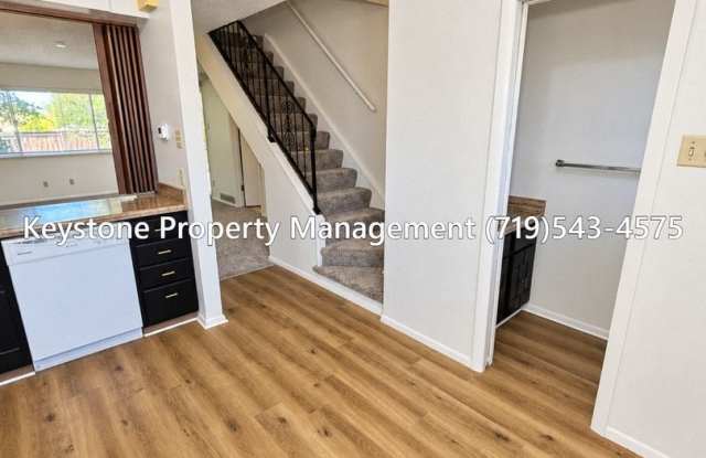 TAKE $625 OFF 1ST MONTH & APP FEE REIMBURSED! Updated Belmont Townhome $1250/$1250 Gallery 2