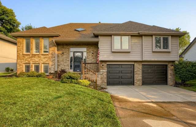 West Omaha Gem!! - 17218 Pine Street, Omaha, NE 68130