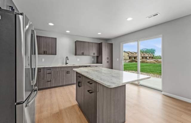 1427 Thatcher Cir photos photos