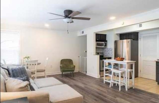 Great 3 bed 2 bath condo in Turnberry Condos Gallery 3