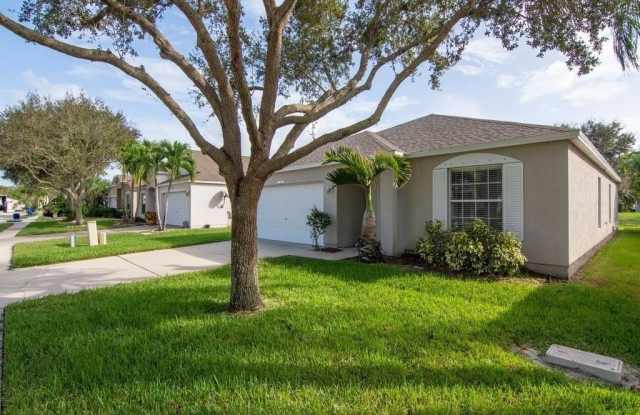 1152 N 13th - 1152 North 13th Square, Vero Beach South, FL 32960