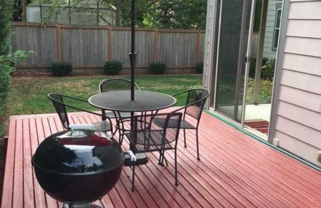 Beautiful 4 Bed/2.5 Bath Home in Lynnwood – Great Location  Spacious Layout photos photos