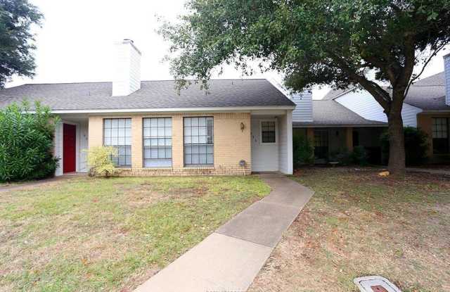933 Spring - 933 North Spring Street, San Antonio, TX 78207