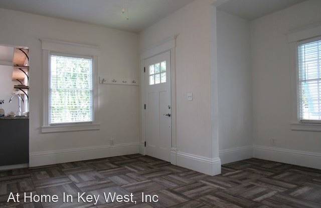 912 Windsor Lane Gallery 2