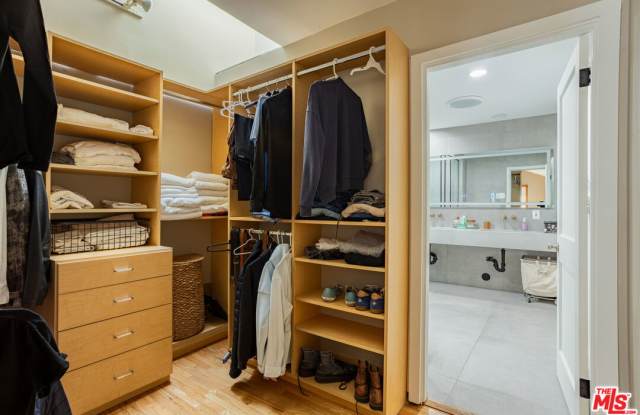 19439 Oxnard Street photos photos