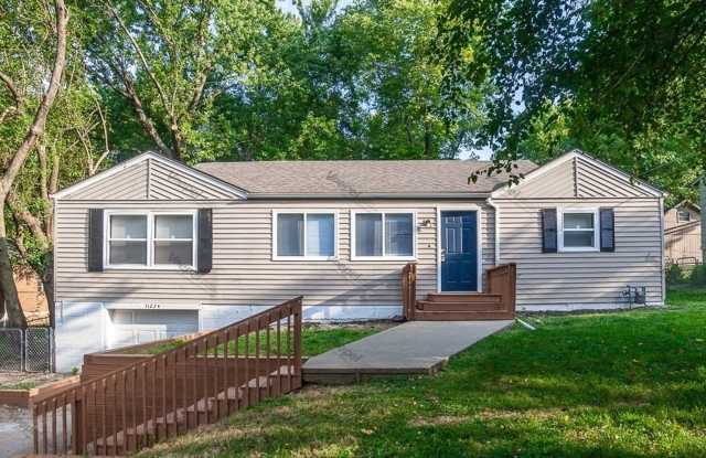 3 Bedroom 1.5 Bath $1,425.00 - 11224 East Sheley Road, Independence, MO 64052