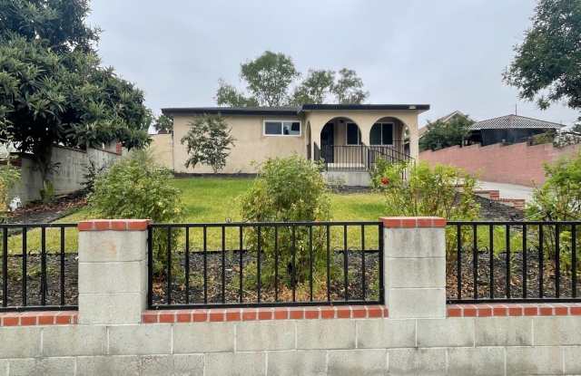 Beautifully Upgraded 3bed 2 bath Front House photos photos