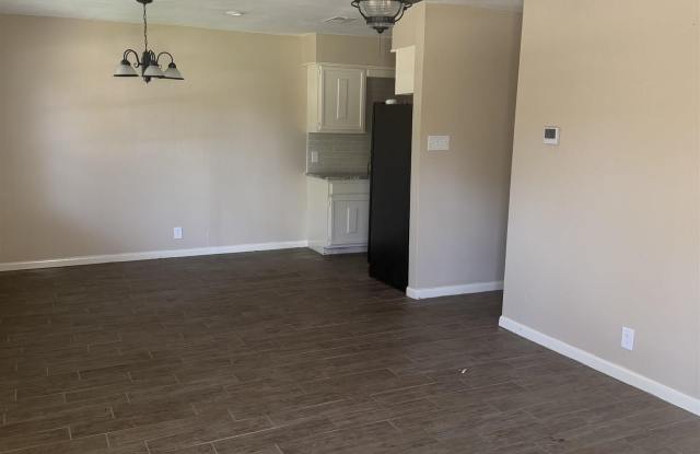 1728 Susan Gallery 3
