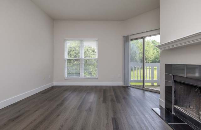 Stonington Farm Apartments Gallery 2
