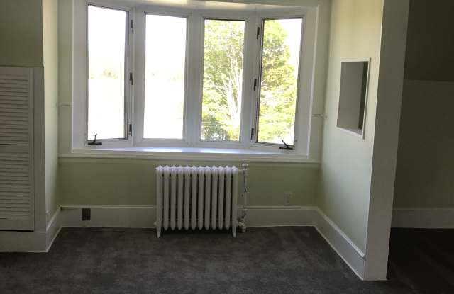 13 Poinsettia Avenue Gallery 4