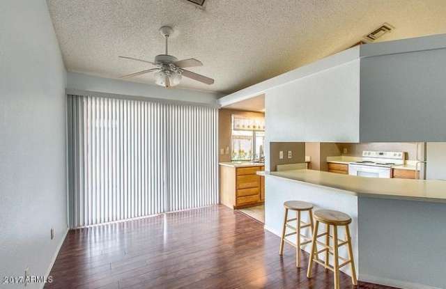 8026 W WETHERSFIELD Road Gallery 2