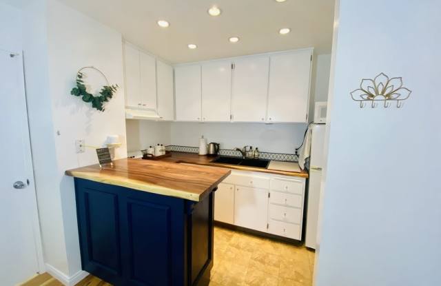 1621 Hotel Circle S Gallery 2