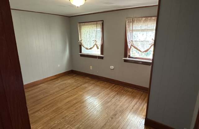 537 Clinton Avenue - 537 Clinton Avenue, Morgantown, WV 26505