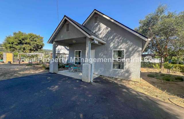 AVAILABLE NOW - Charming Atascadero Home - 2 Bed / 1 Bath - 1274 El Camino Real, Atascadero, CA 93422
