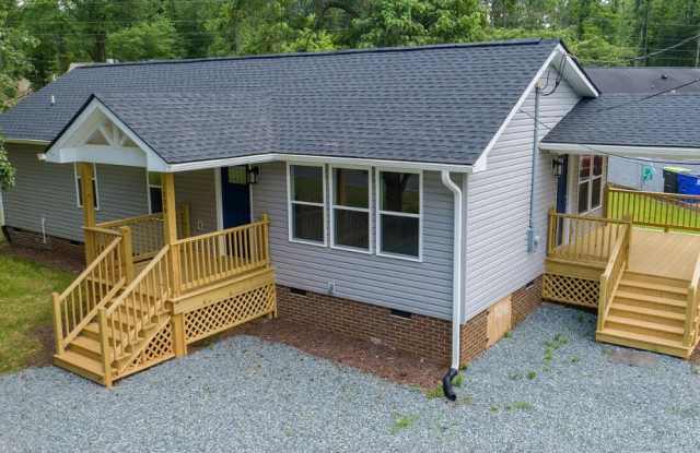 1006 South 2nd Avenue - 1006 South 2nd Avenue, Siler City, NC 27344