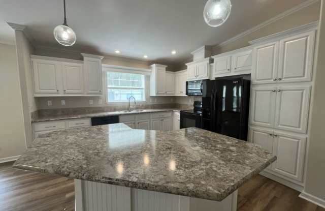 115 Poinsettia Drive Gallery 4