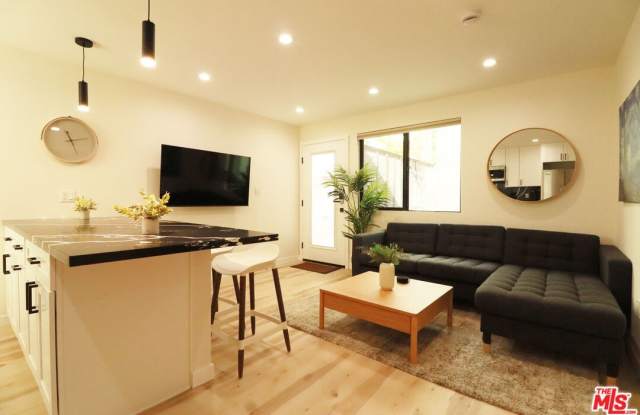 9024 Phyllis Ave photos photos