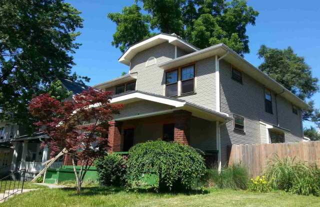 6 Bed, 2 Bath Remodeled Large Home 2 mi to University of Dayton - 1108 Highland Avenue, Dayton, OH 45410