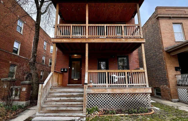 1744 W Winnemac Avenue unit: 2 photos photos