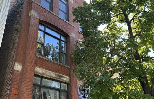 1227 W OHIO Street unit: 3 photos photos