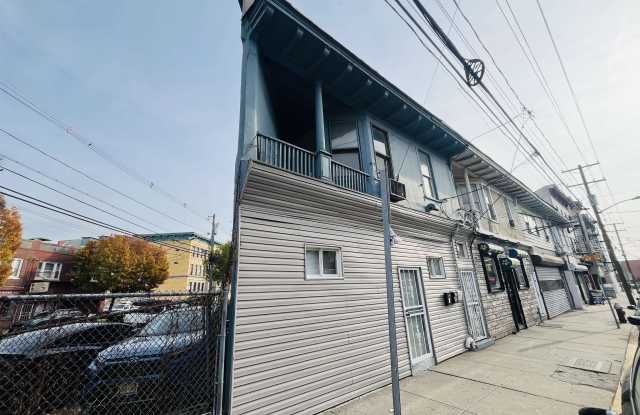 236 OLD BERGEN RD - 236 Old Bergen Road, Jersey City, NJ 07305