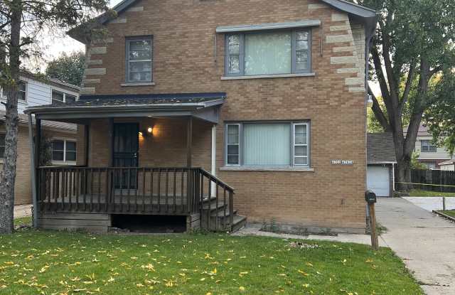 4702 N 44th St photos photos