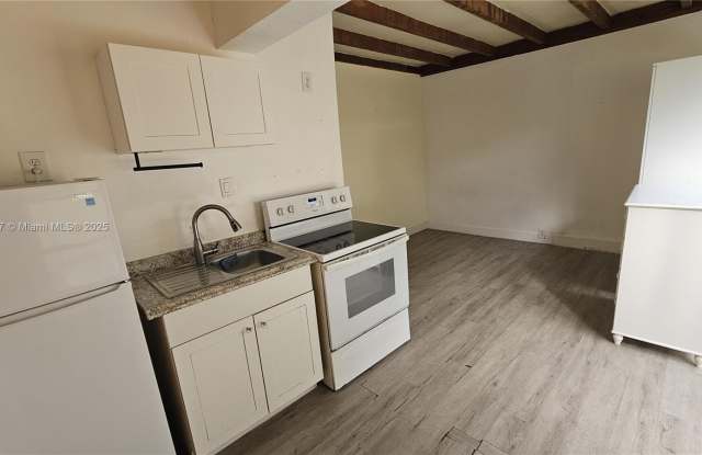 1836 Roosevelt St photos photos