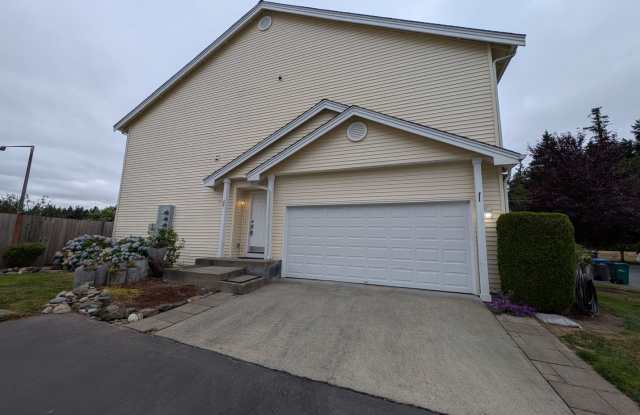A Gardeners Oasis! 3 Bedroom Townhome for Rent, Minutes from Silverdale! - 119 Northeast Tucannon Court, Kitsap County, WA 98311