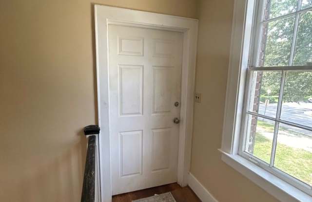 3 Bedrooms | 1 Bathroom |  Shandon/ USC Area – Upstairs Duplex Gallery 4