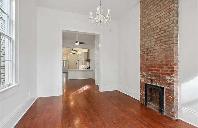 5323 Camp Street Gallery 2