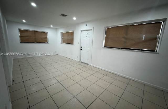 2481 NW 13th Ct Gallery 4