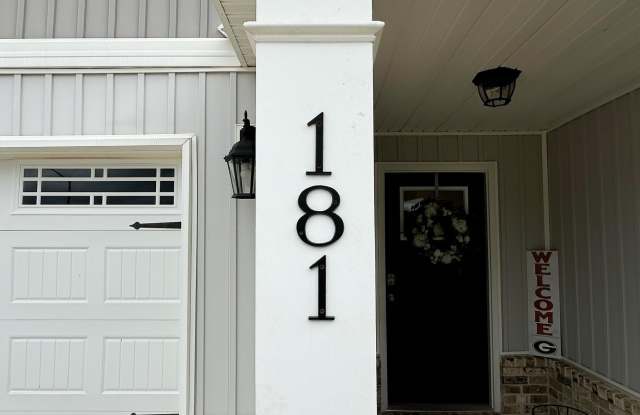 181 Red Tail Circle photos photos