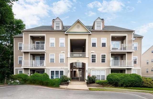 1030 GARDENVIEW LOOP 402 - 1030 Gardenview Loop, Marumsco, VA 22191