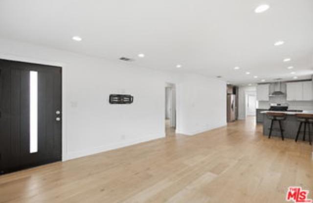 4221 166th Street Gallery 3