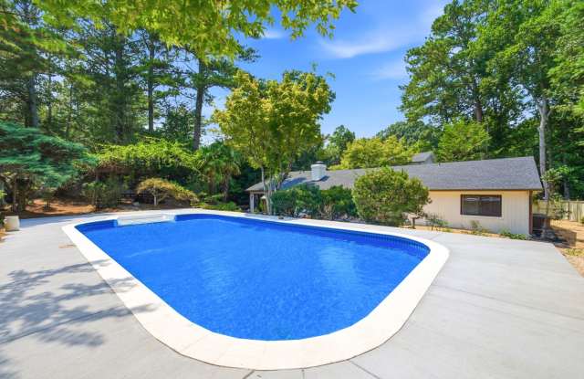Spacious 5BR/5.5BA Roswell Home with Pool. Utilities Included, 1-Month Minimum Gallery 3