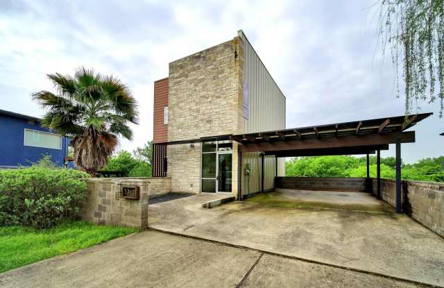 Ultra-Modern Home in Agave – Designer Finishes  Massive Yard photos photos