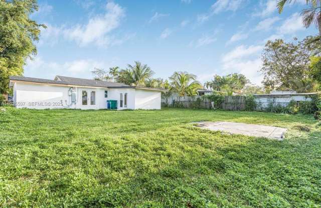 216 NE 160TH ST MIAMI, FL 33162 photos photos