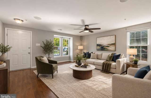 806 LILAC Court Gallery 3