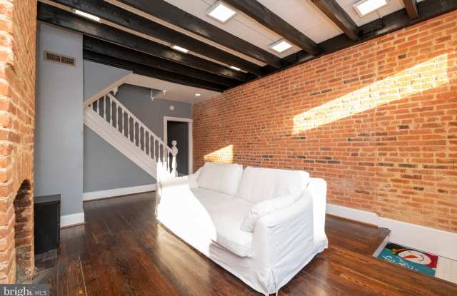 830 S EAST AVENUE Gallery 4