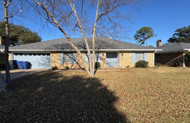 Gorgeous 4 Bedroom Home in University Terrace - 1514 Suburbia Drive, Shreveport, LA 71105