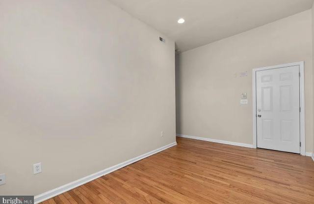 1275 MEIGS Place NE Gallery 3
