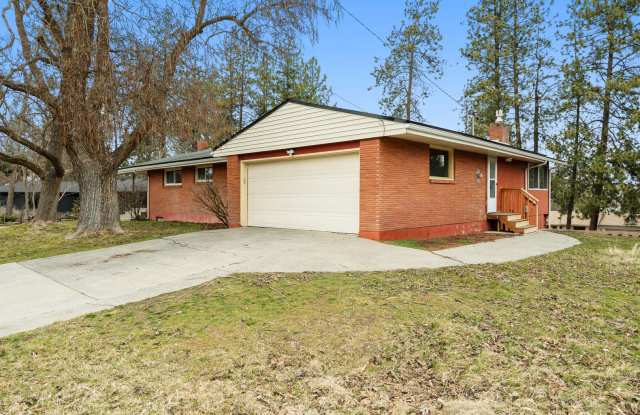 5 Bed 2 Bath Spacious 3200 sq/ft Lower South Hill brick rancher property photos photos