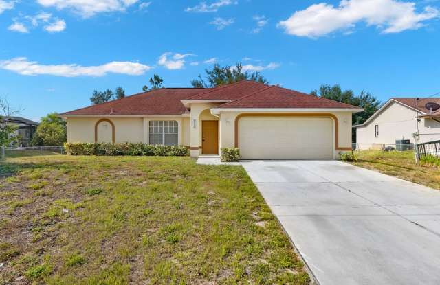 SPACIOUS FOUR BEDROOM! Lehigh Acres photos photos