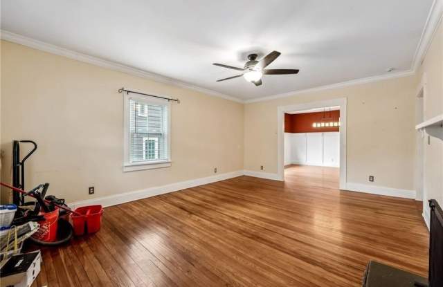 976 Hall Place NW Gallery 4