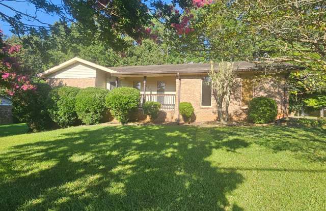 GORGEOUS BRICK RANCH HOME / PARTIAL FINISHED BASEMENT / GREAT LOCATION - 3294 Connie Way, Douglas County, GA 30187