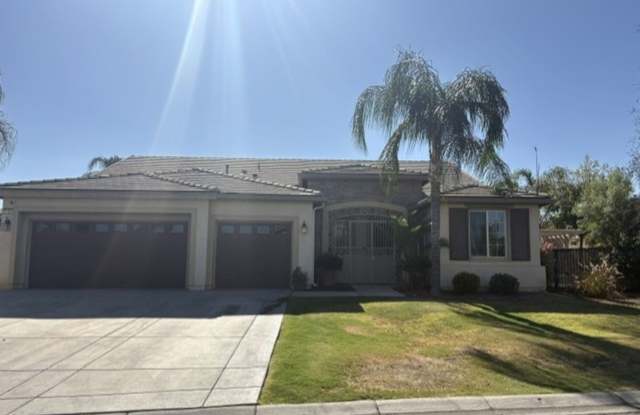 4 Bedroom/2.5 Home with Office and Solar in Rio Bravo Country Club - $3195 per month! Gallery 1