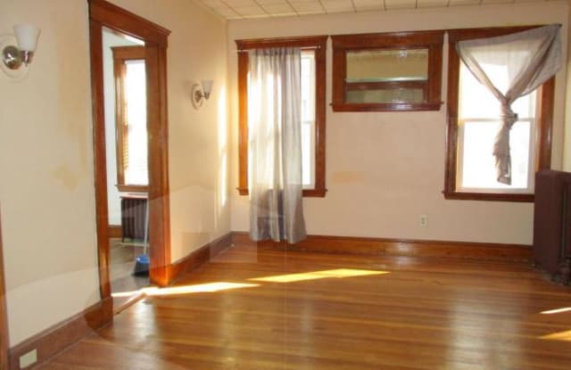 17 Bonner Ave - 17 Bonner Ave, Medford, MA 02155